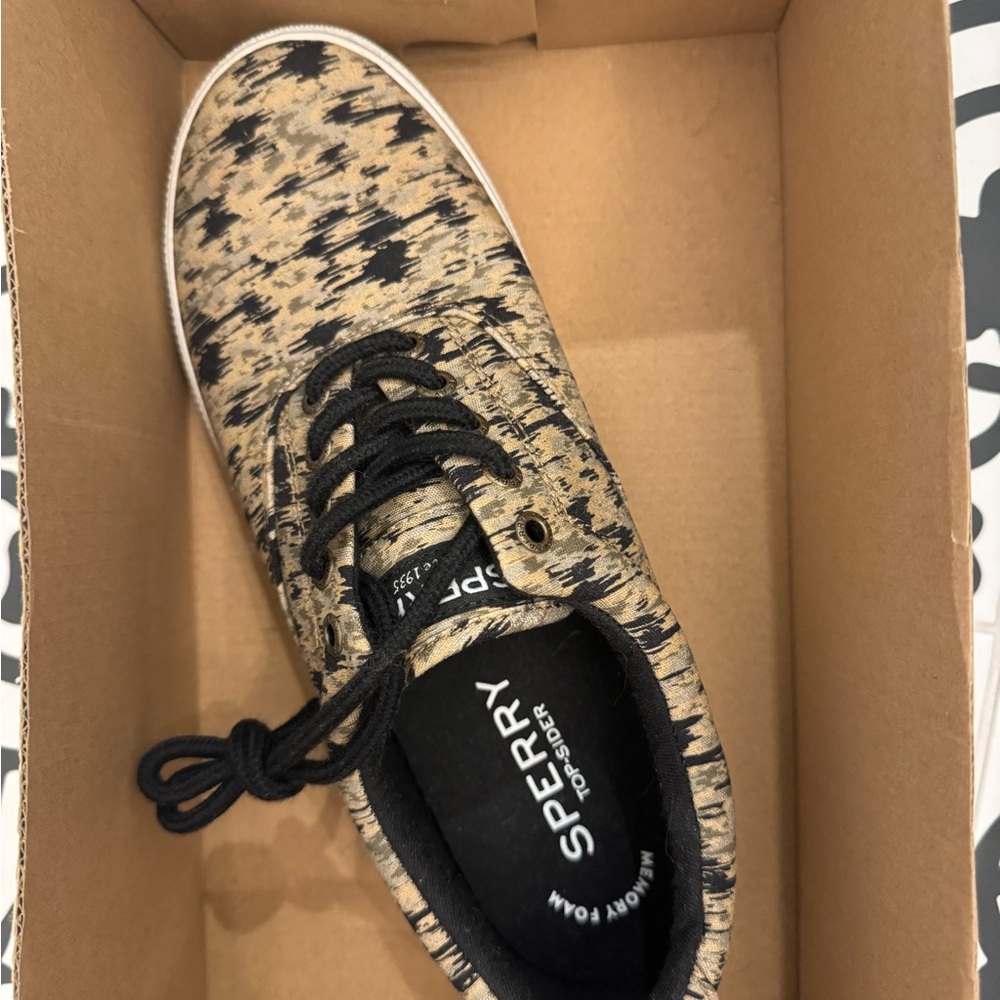 NWT Mens Sperry Size 9